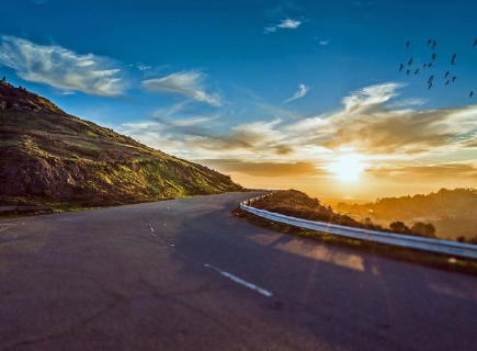 蓬勃發(fā)展、砥礪前行